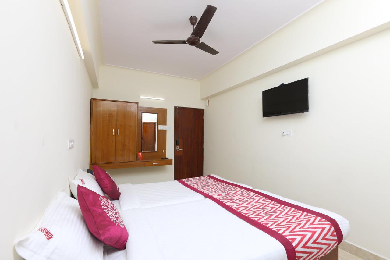 Oyo 11433 Kishore Inn Ченнаи Экстерьер фото